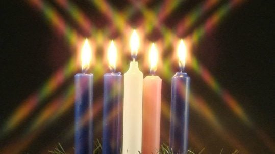 christmas lights advent season secularism luci di natale avvento laicità consumismo luces de navidad temporada adviento consumismo y secularismo