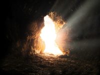 40 Idee per ottenere il massimo dalla Quaresima Cave, light, rocks, yellow, black 500x500