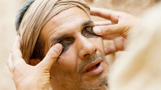 man born blind sacraments from the lion of judah spittle spit mud John 9 4th fourth Sunday of Lent A uomo nato cieco fango sacramenti Leone quarta domenica di quaresima ciego de nacimiento sacramentos del León de Judá Saliva, barro y lodo