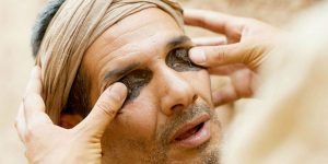 man born blind sacraments from the lion of judah spittle spit mud John 9 4th fourth Sunday of Lent A uomo nato cieco fango sacramenti Leone quarta domenica di quaresima ciego de nacimiento sacramentos del León de Judá Saliva, barro y lodo facebook