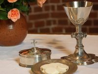 paten chalice hosts getting more out of mass communion real presence preparation follow-up meal eucharist